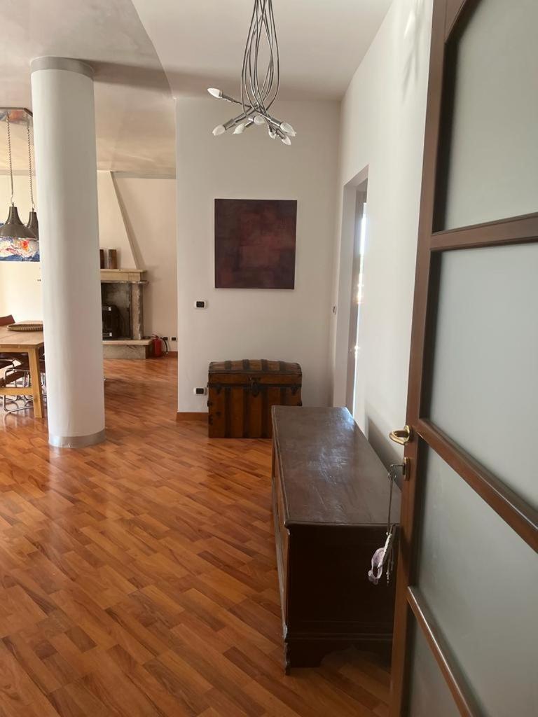 Garda 33 Caprino Veronese Apartment Ruang foto